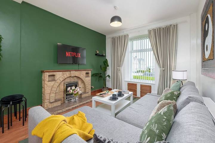 Holiday rental for 7 people, with garden in Holyhead