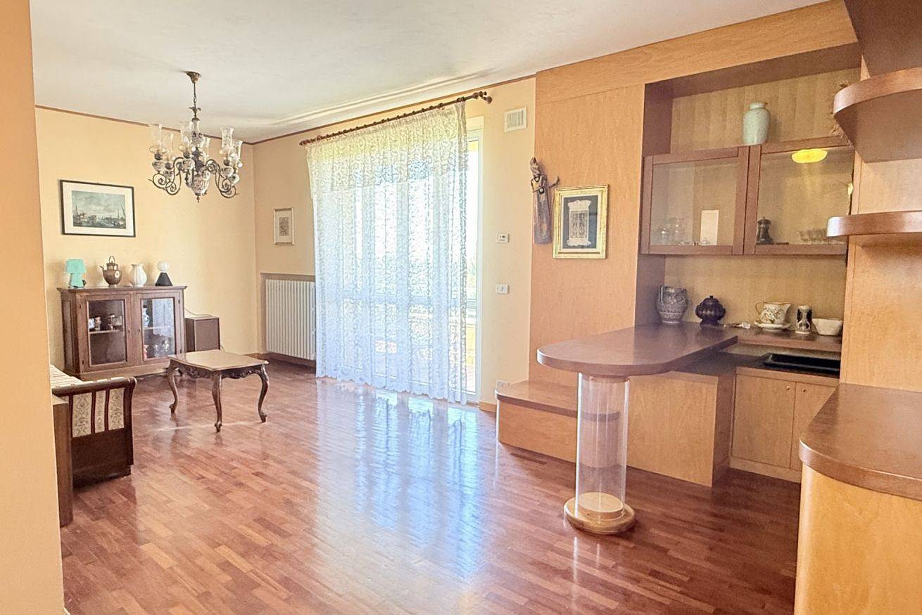 Geheel appartement, Vakantieappartement voor 10 personen met tuin in Camerano, Riviera del Conero