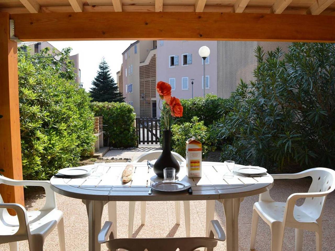 Gemütliches Ferienhaus mit Pool, 700m vom Strand, 1 Sz + Mezzanin, Terrasse, Parkplatz in Saint Pierre la Mer, Fleury