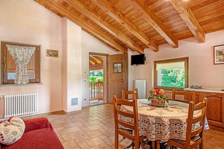 Appartamento intero, Appartamento 'La Maison De Deni - Vista Montagna' con vista sulle montagne, giardino privato e Wi-Fi in Aymavilles, Comune di Aymavilles