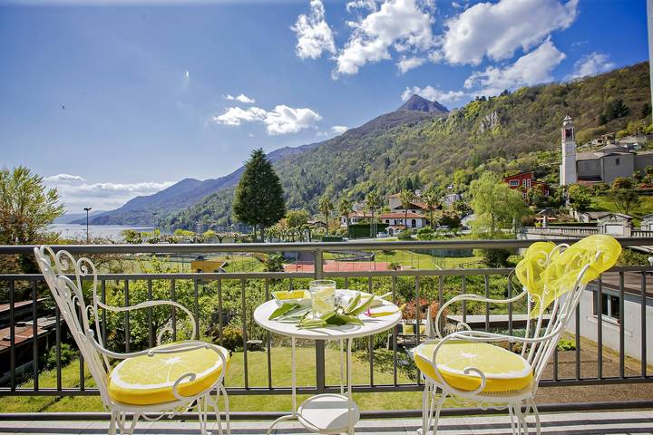 Ferienwohnung für 6 Personen, mit Balkon und Garten sowie Seeblick und Ausblick