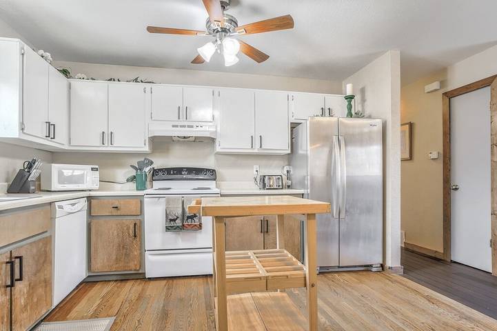 Vacation home for 6 people, with hot tub and terrace, with pets in Colorado Springs