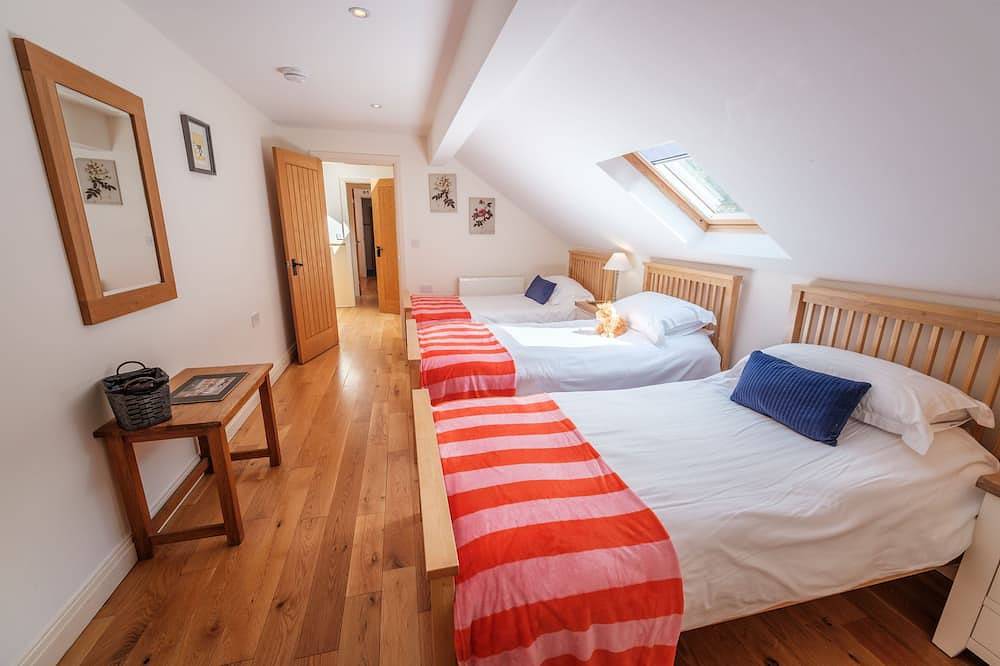 Luxury 5 star cottage with 7 bedrooms and hot tub in Lancashire