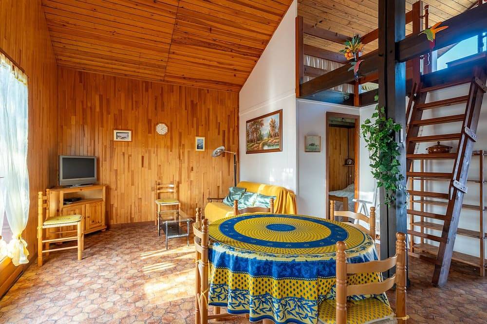 Charming Pine Chalet - 4 Guests - Near Sanguinet Lake - Cleaning Included in Sanguinet, Côte d’Argent
