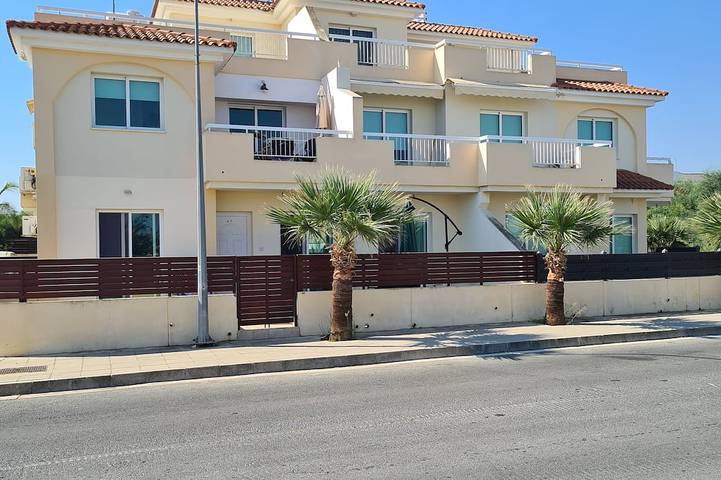 Appartement de vacances pour 4 personnes, avec jardin ainsi que balcon et piscine