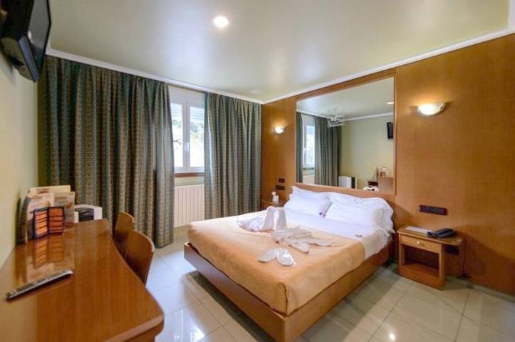 Hotel para 3 personas, con jardín - 1