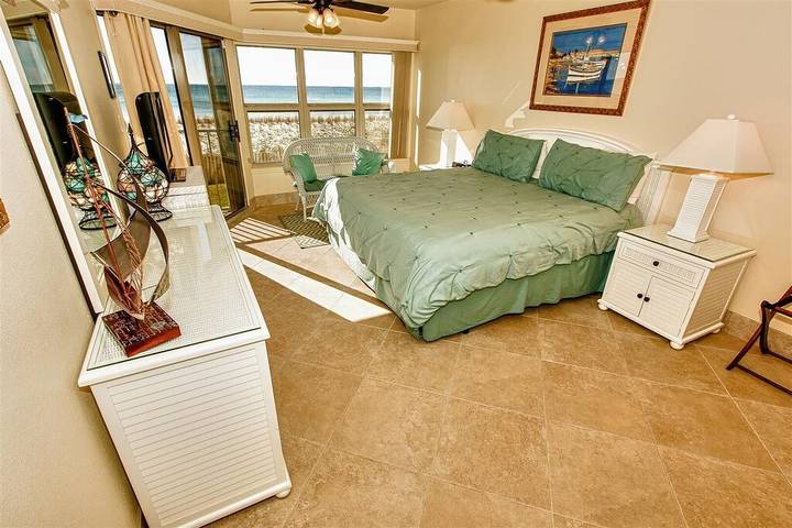 Vacation apartment for 7 people, with balcony and hot tub as well as pool the Florida Panhandle