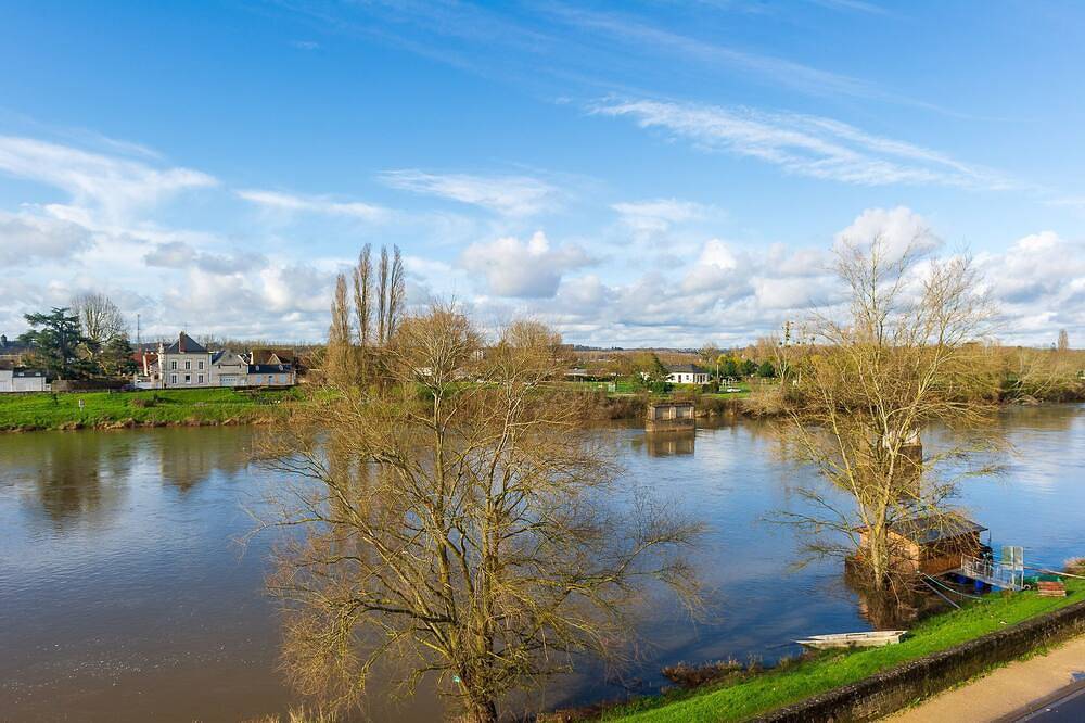 Appartement entier, Luxury apartment overlooking the River Loire, close to Château and restaurants. in Amboise, Région de Tours