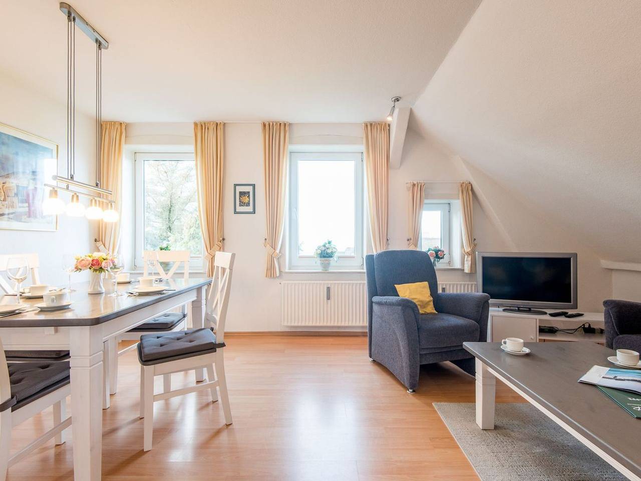 Ganze Ferienwohnung, Haus Decker, App. 3 - Ferienwohnung mit ca. 80 m², 4 Zimmern und Meerblick für bis zu 4 Personen in Wenningstedt, Sylt