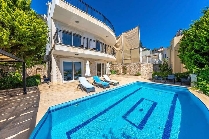 Holiday rental for 6 people, with hot tub and garden as well as terrace in Turkey