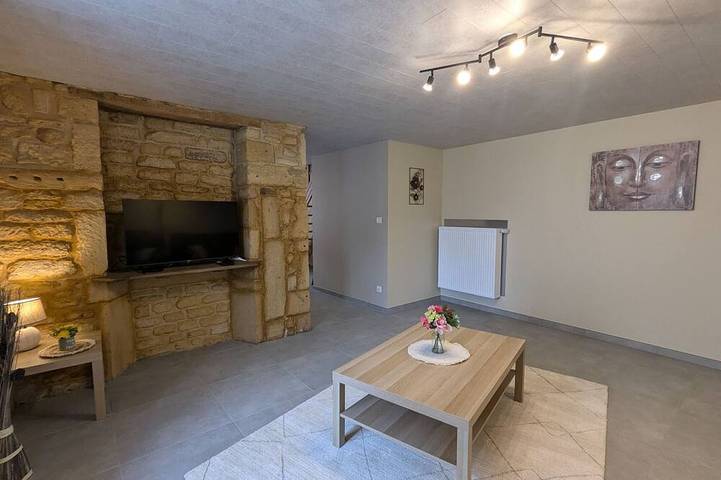 Gîte pour 5 personnes, avec jardin dans Han Les Juvigny