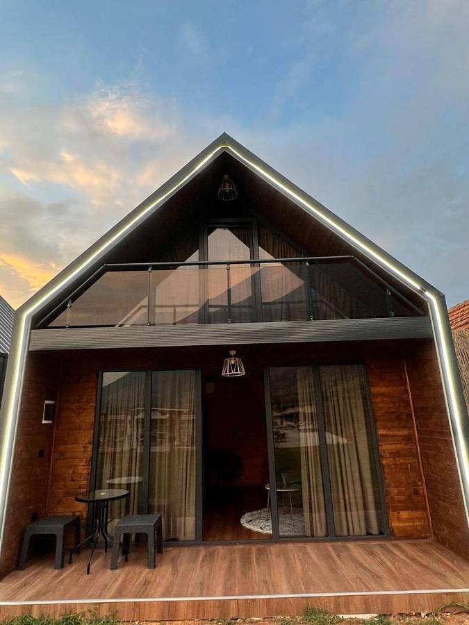 Villa pour 3 personnes, avec vue ainsi que jardin et piscine, animaux acceptés