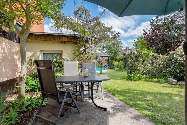 Estudio entero, Apartamento estudio 'Obere Ferienwohnung Im Nebengebäude' con piscina compartida, terraza y Wi-Fi in Naturpark niederlausitzer heidelandschaft (Brandenburg)