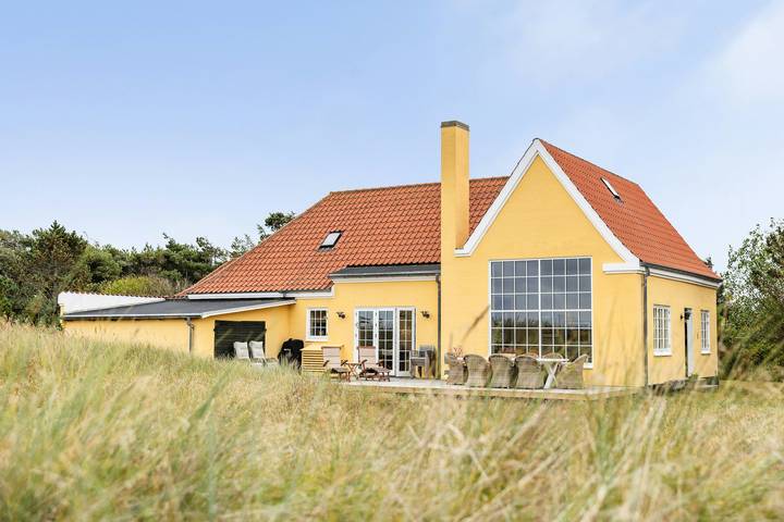 Ferieudlejning for 8 personer, med Terrasse og Have samt Sauna i Kandestederne