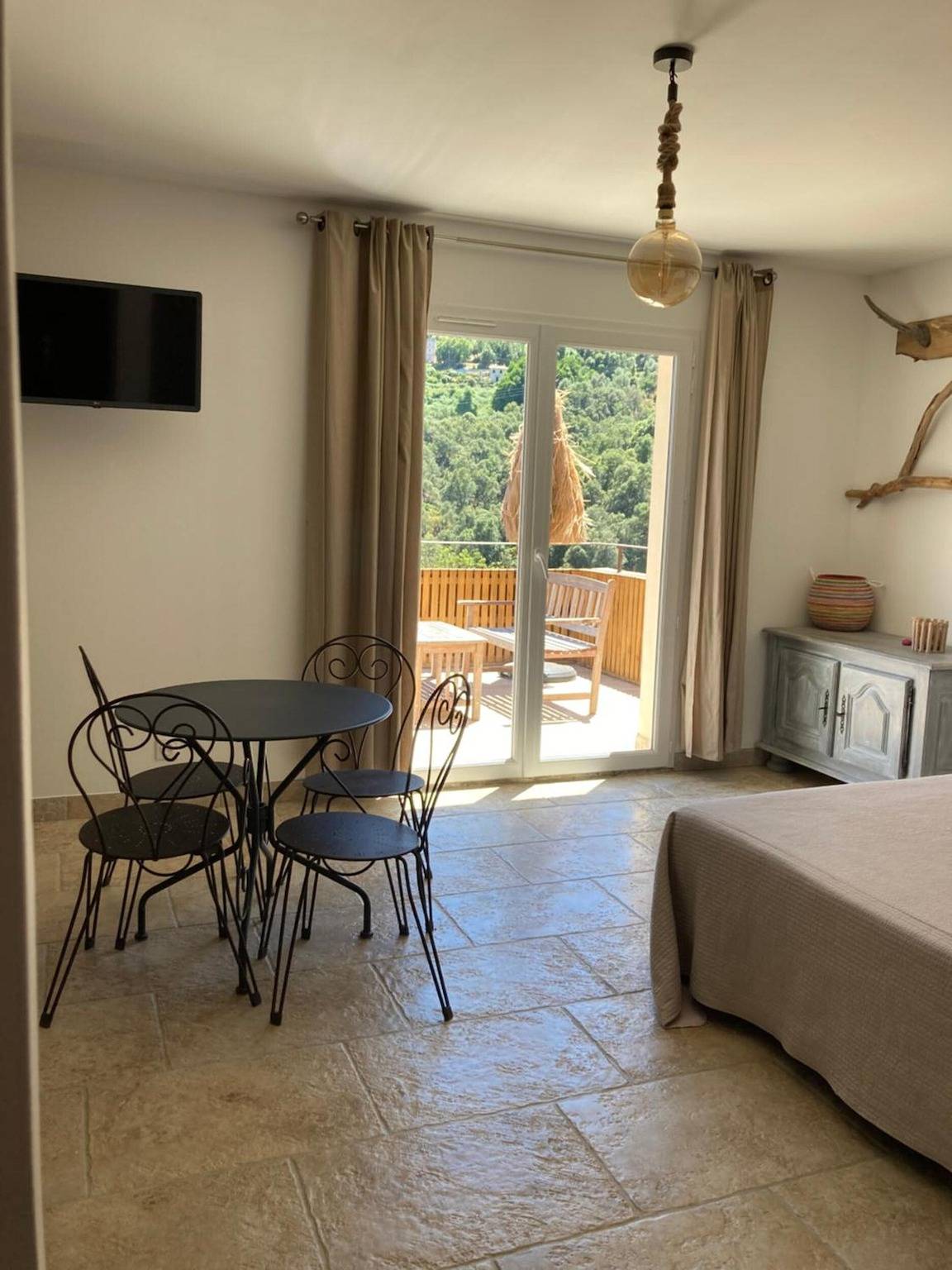 Appartement 'Vico' avec vue sur la montagne, Wi-Fi et climatisation in Vico, Région d'Ajaccio