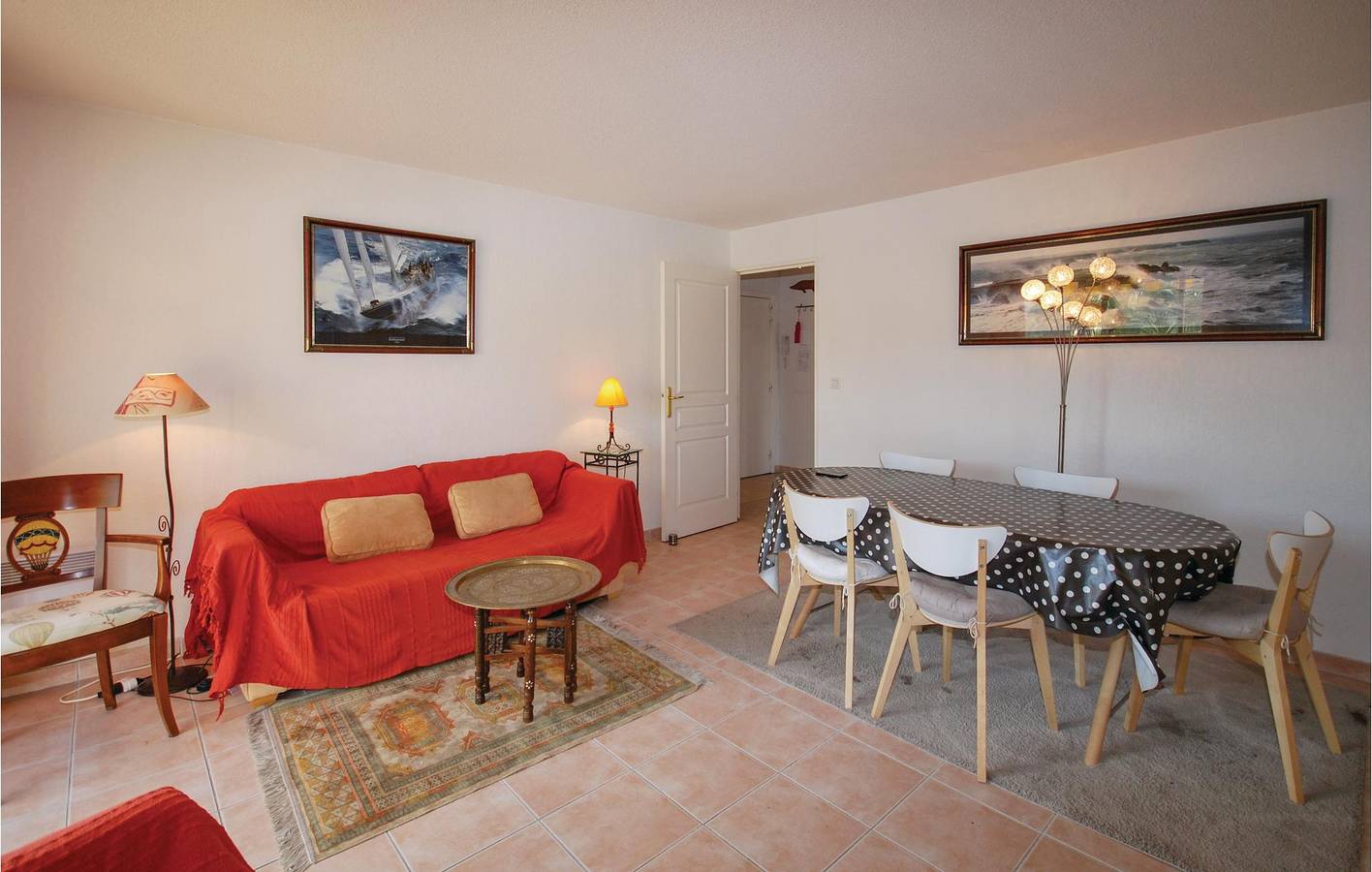 Appartement de vacances entier, Terrasse au bord de la piscine : Location de vacances avec parking in Saint-Raphaël, Massif de l'Esterel