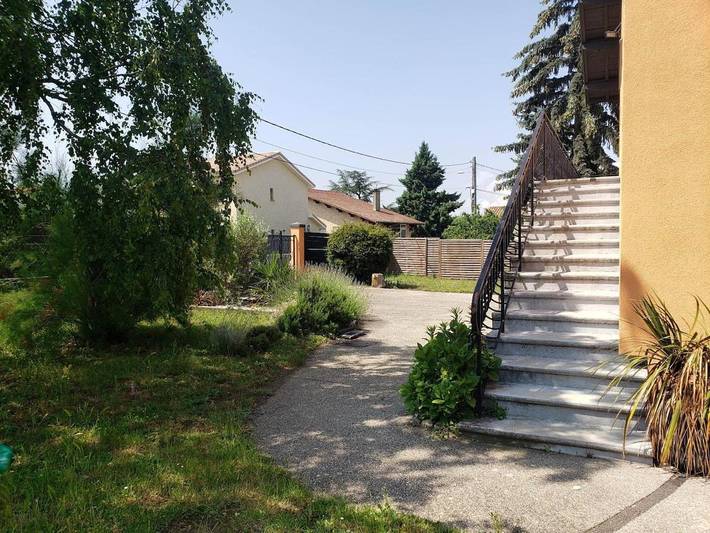 Location de vacances pour 8 personnes, avec jardin à Irigny - 4