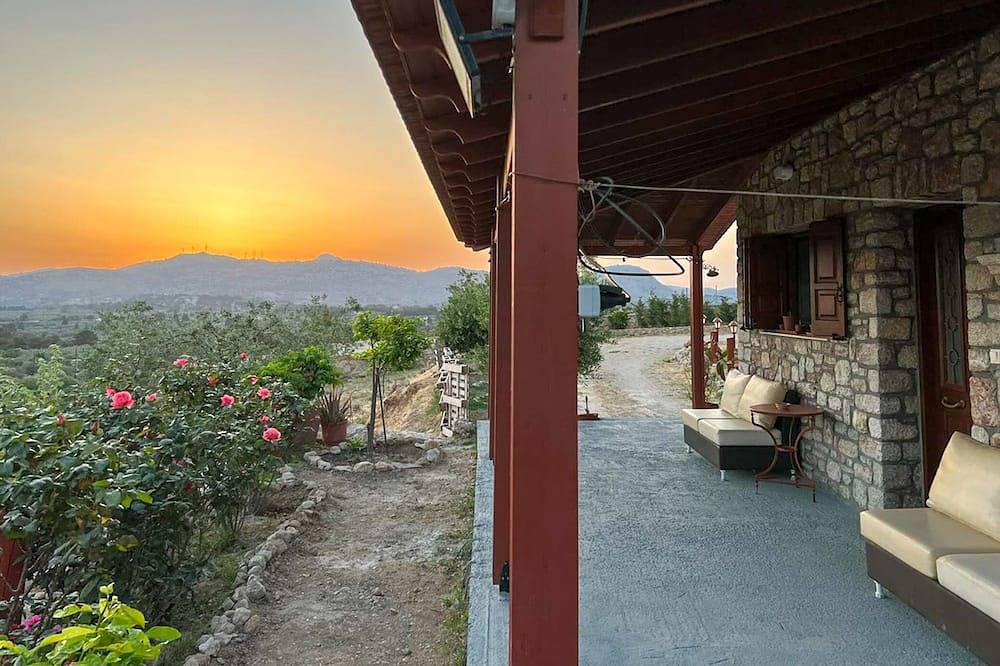 Rhodes traditional Cottage with private garden in Archangelos, Rhodos