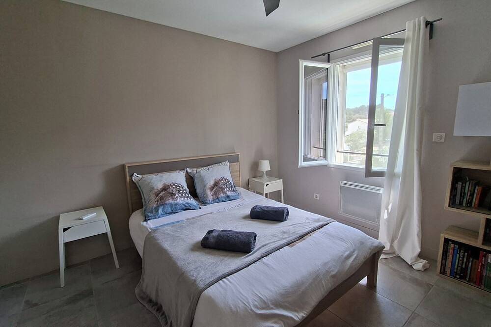 Large Modern Villa With Pool This Summer In Provence in Saint-Saturnin-lès-Avignon, Vaucluse