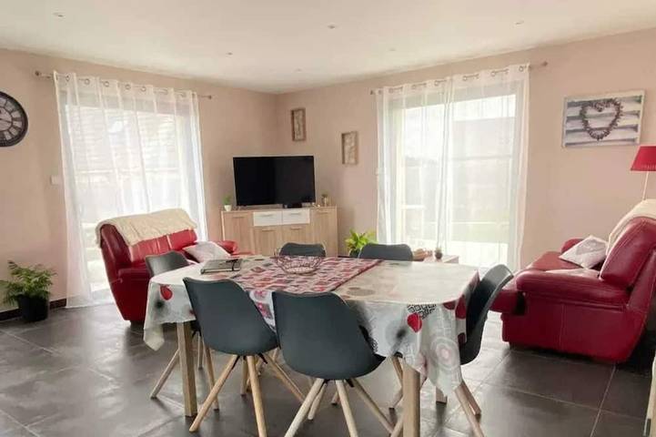 Location de vacances pour 4 personnes, avec jardin et terrasse à Coltines