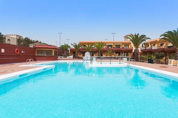 Apartamento moderno 'Casa Costa Antigua' con piscina, terraza y Wi-Fi; aparcamiento disponible in Costa de Antigua, Antigua