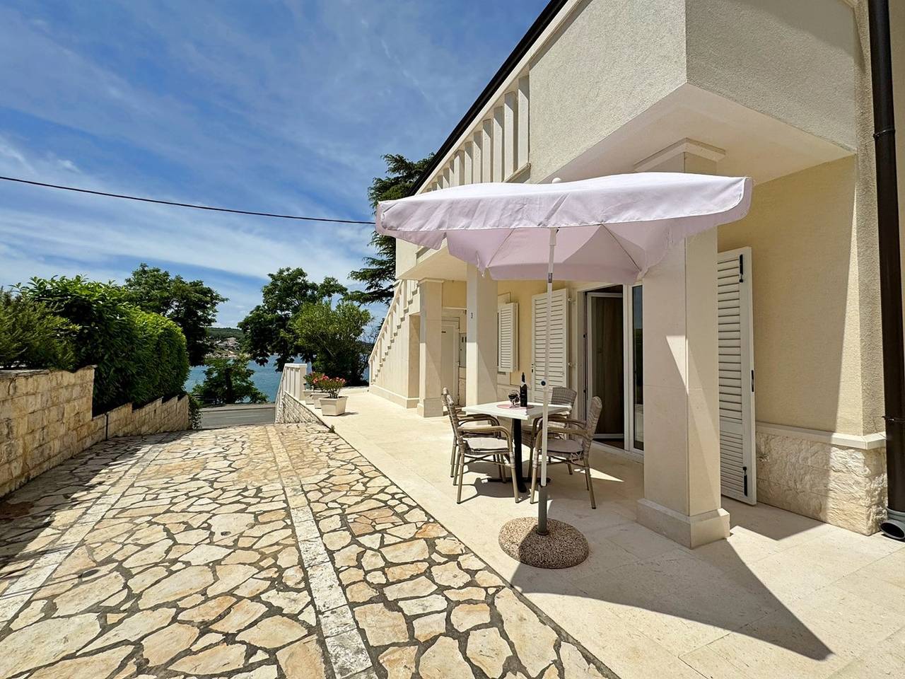 Ganze Wohnung, Apartment Scheich - direkt am Meer, 20 m vom Meer, Erdgeschoss, Terrasse in Silo (Krk), Krk