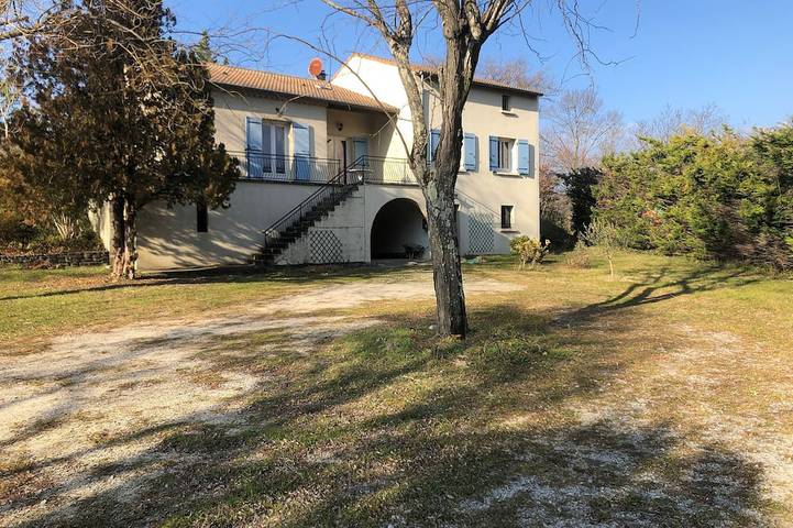 Location de vacances pour 8 personnes, avec Balcon et Jardin à Saint-Vincent-de-Barrès