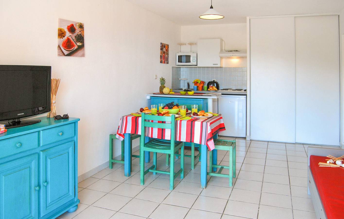 Ganze Ferienwohnung, Poolside Getaway mit Parkplatz & TV, 500m zum Strand in La Côte Vermeille, Cerbère