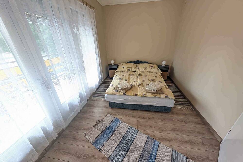 Entire apartment, Holiday apartment mit Terrasse und Wlan in Keszthely, Keszthely region