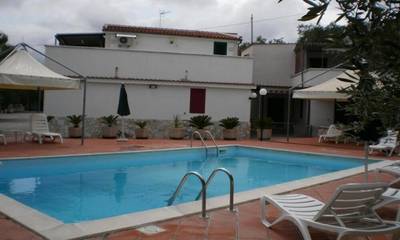 Gîte pour 2 personnes, avec piscine ainsi que terrasse et jardin, animaux acceptés à Vieste