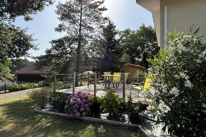 Location de vacances pour 2 personnes, avec Jardin et Piscine à Bégaar