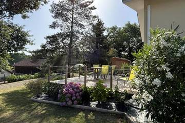 Gîte pour 2 personnes, avec jardin et piscine à Bégaar