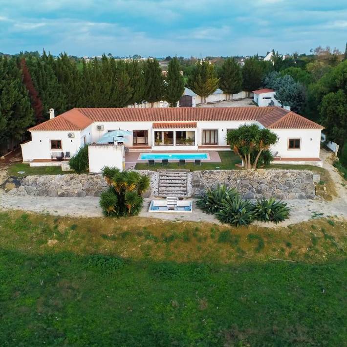 Chalet para 8 personas, con Terraza y Jardín además de Piscina y Sauna en Santarém