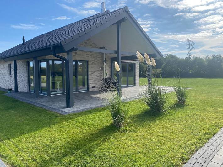 Ferienhaus für 4 Personen, mit Terrasse und Sauna in Niesgrau