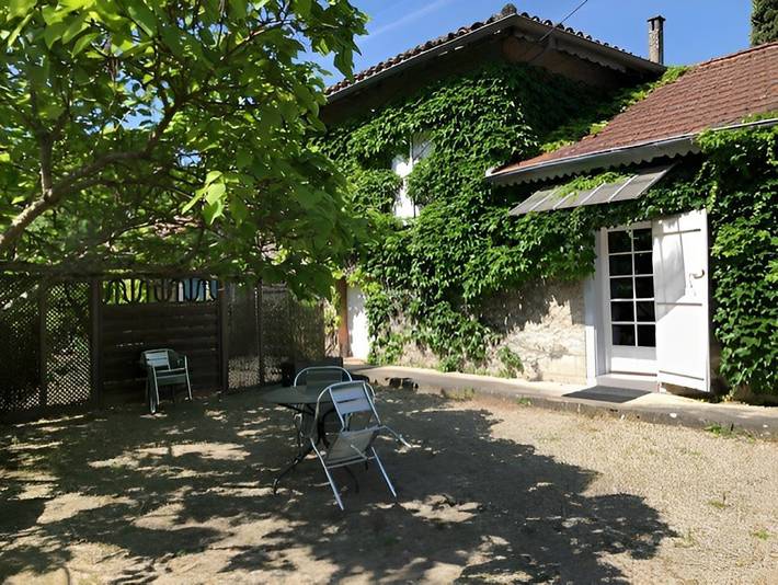 Gîte pour 2 personnes, avec jardin et terrasse