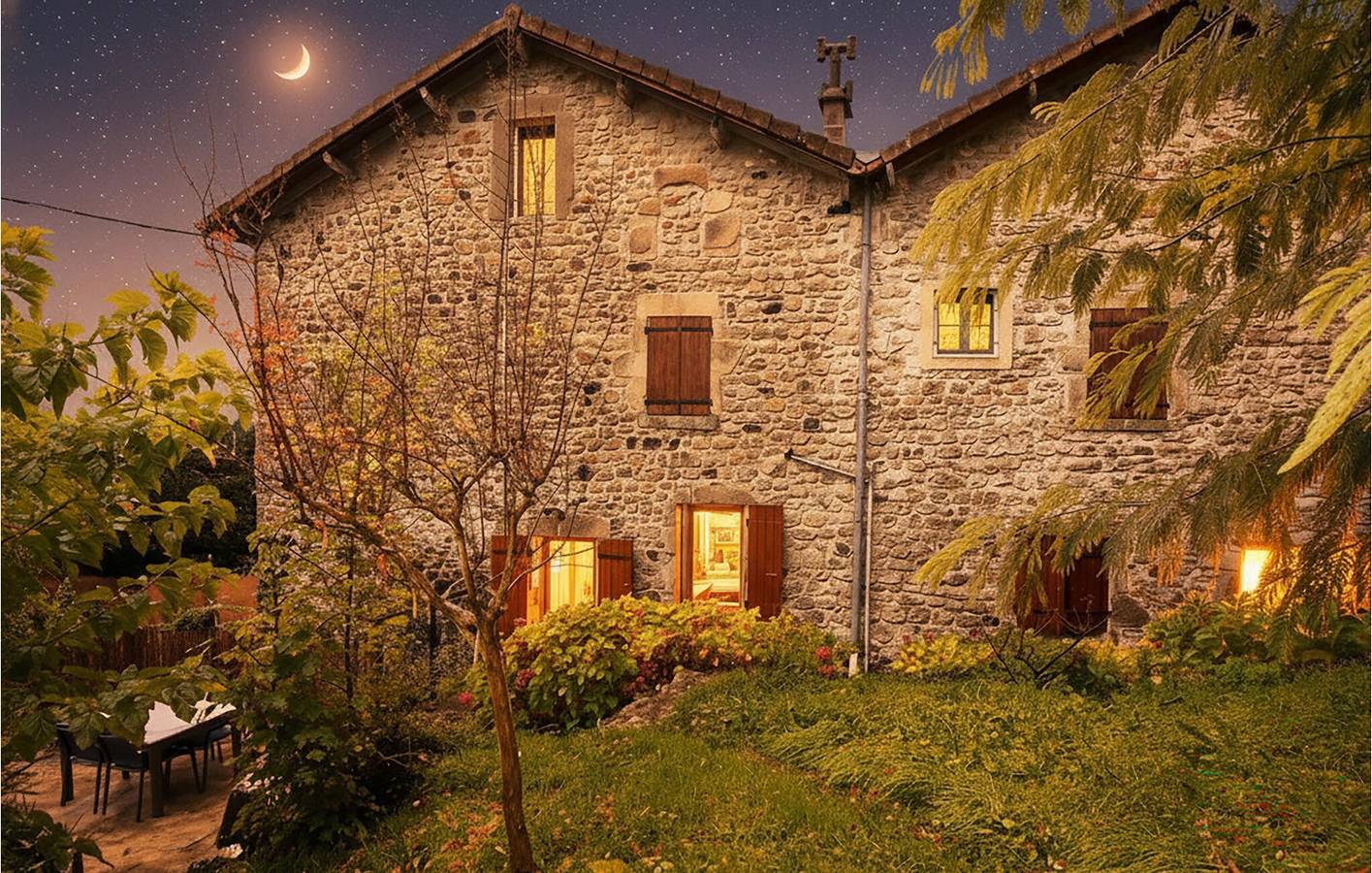 Fabras Apartment mit WLAN, Parkplatz und Angelmöglichkeiten, 2,5 km vom Stadtzentrum entfernt in Lalevade-d'Ardèche, Parc naturel régional des Monts d'Ardèche