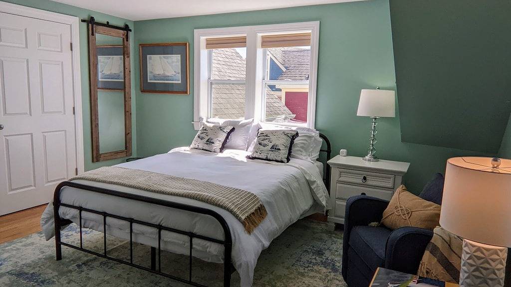 Luxury living, quick walk to town. King bed. in Eastport, Washington County (Maine)