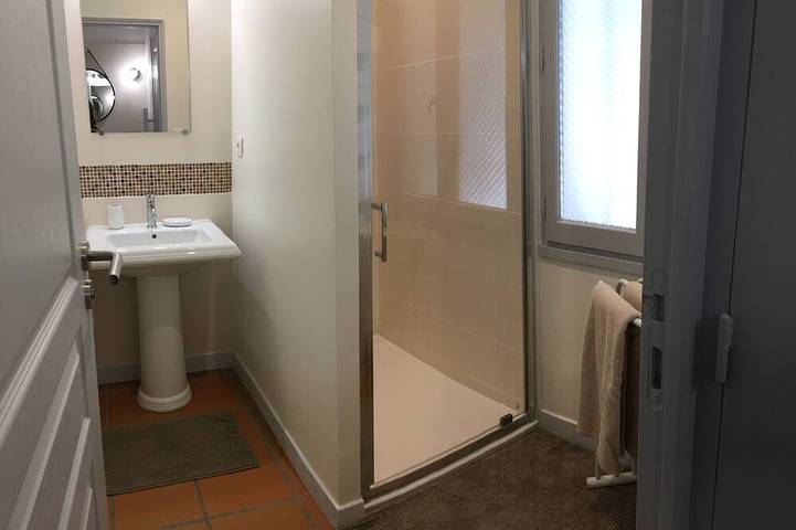 Location de vacances pour 6 personnes, avec jardin et terrasse, animaux acceptés à Lignan-de-Bordeaux