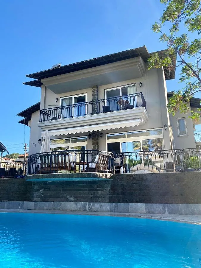 Villa pour 21 personnes, avec piscine ainsi que jardin et jacuzzi - 1
