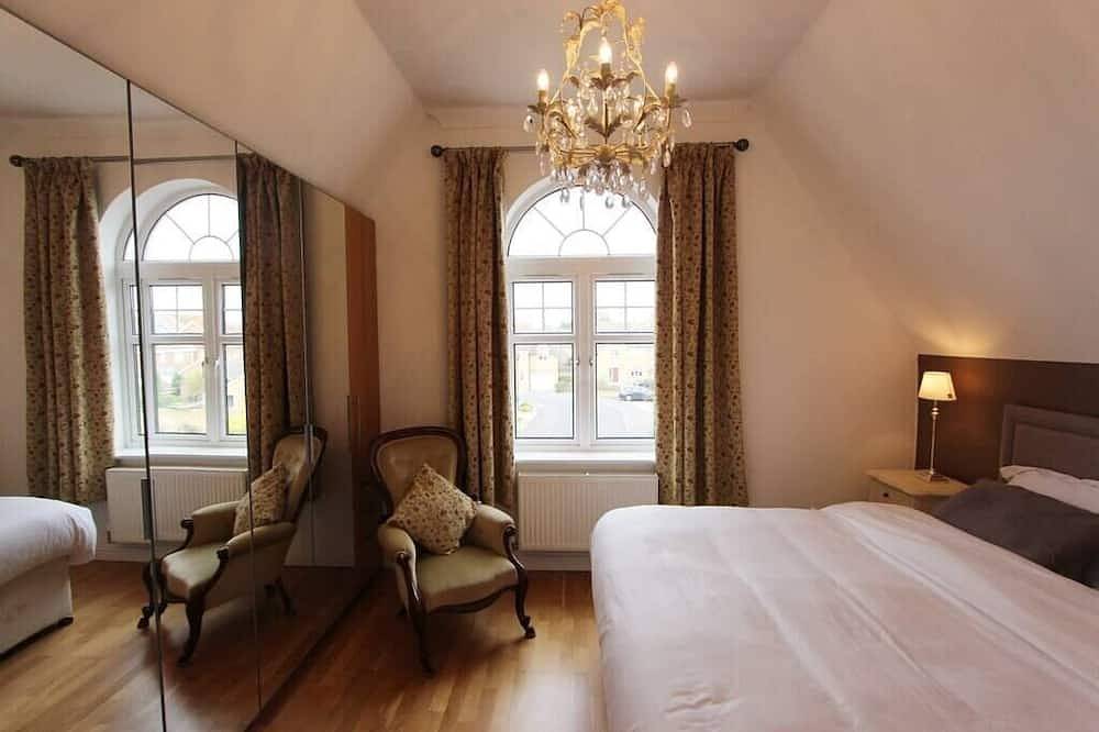Immaculate 4Bd Family Home in Lee on the Solent in Gosport, Hampshire
