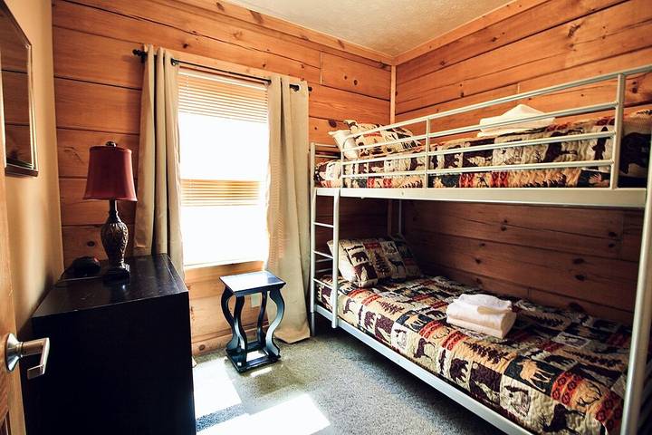 Vacation rental for 13 people, with hot tub and balcony in Snowshoe
