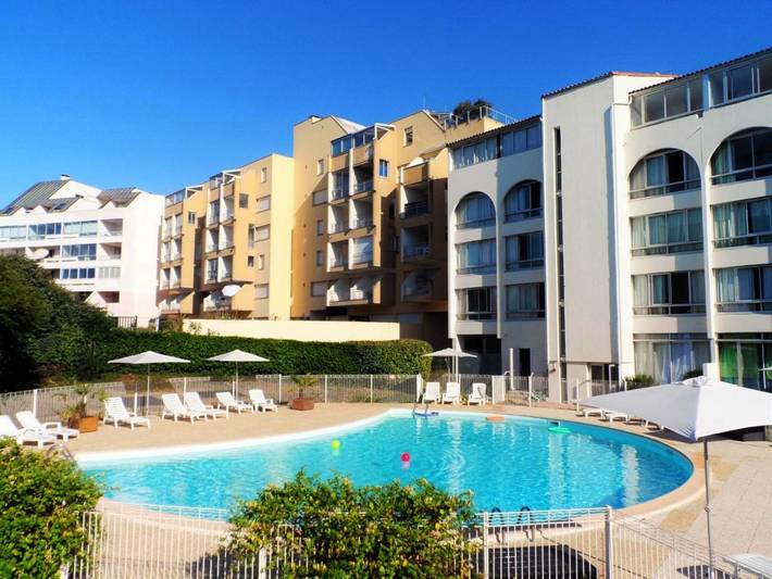 Appart’hôtel pour 3 personnes, avec piscine et jardin