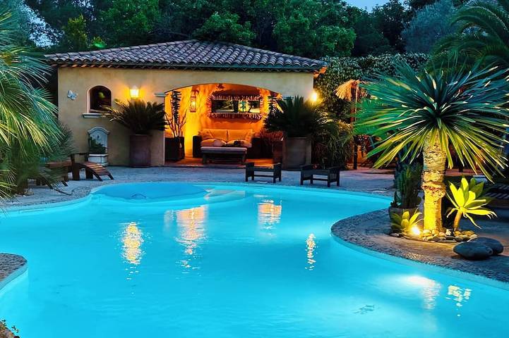 Villa für 4 Personen, mit Balkon und Garten - 1