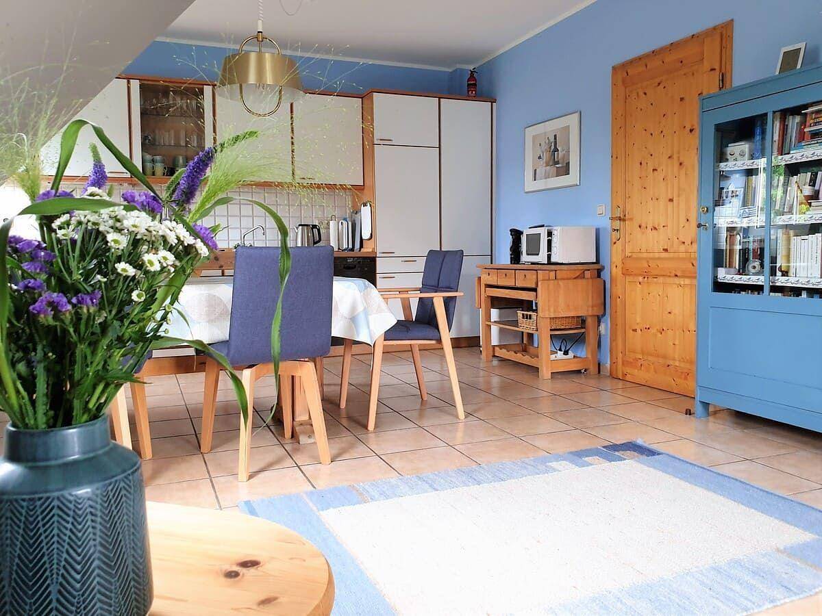 Ganze Ferienwohnung, Sonniges Graal-Müritz-Appartement: Südbalkon mit Strandkorb, Radkeller & Waschmaschine in Graal-Müritz, Rostock und Umgebung