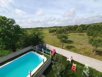 Cottage pour 6 personnes, avec piscine ainsi que vue et jardin à Aigues-Vives