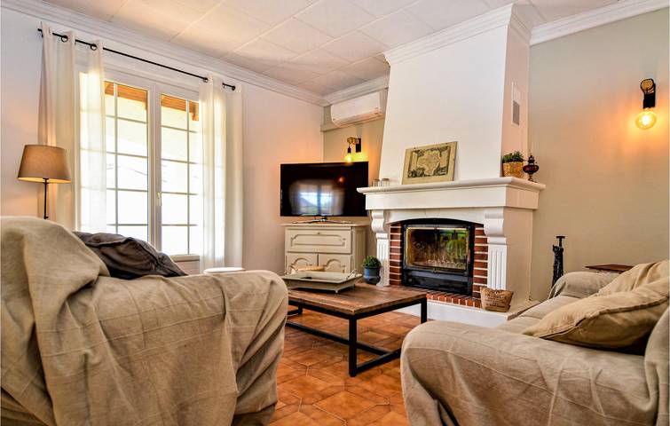 Location de vacances pour 9 personnes, avec piscine et terrasse à Bellegarde - 3