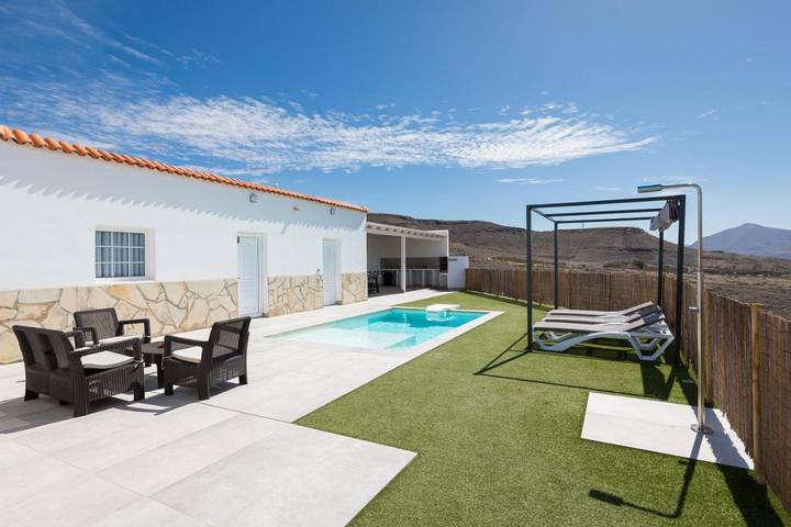 Casa rural para 8 personas, con piscina además de vistas y jardín en Pájara