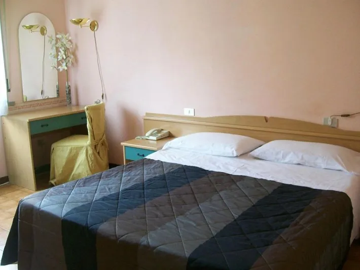 Hotel para 4 personas, con jardín y vistas - 1