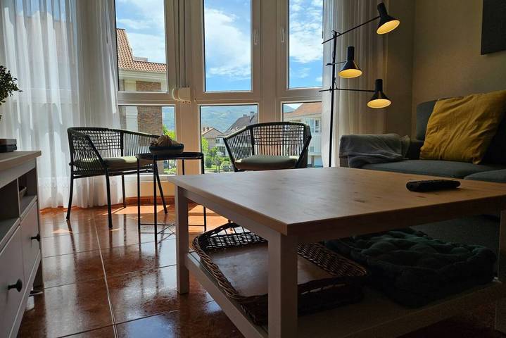 Ganze Wohnung, Charmante Wohnung mit Meerblick, Pool & Wlan in Santoña, Kantabrische Küste