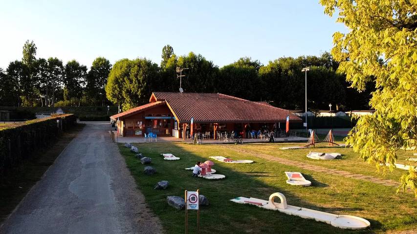 Camping für 4 Personen, mit Pool und Terrasse in Aquitanien - 4